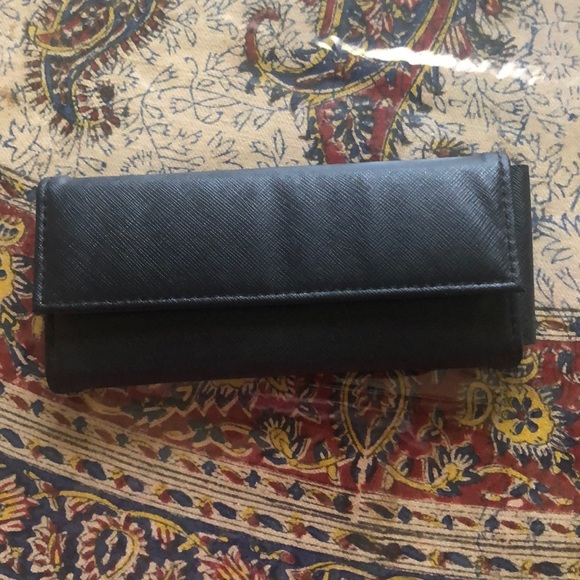 Adrienne Vittadini cosmetic brushes - Picture 4 of 5